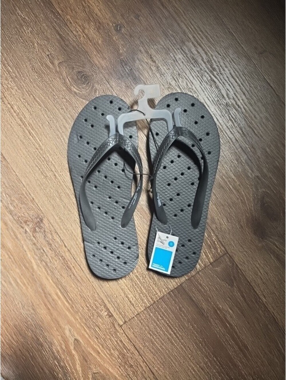 Room Essentials Shower Shoes, Size Small, Mens 7/8, Womens 8/9, # 56
